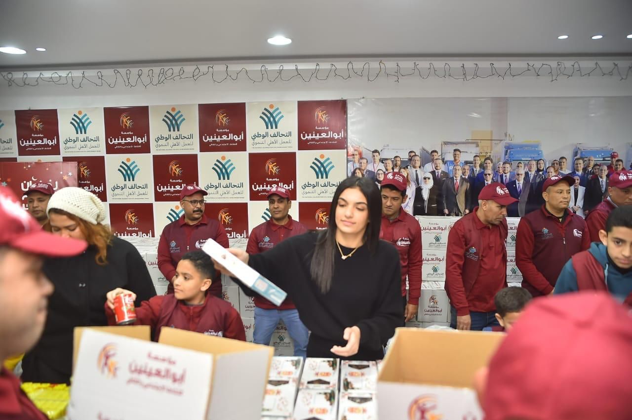 تحت مظلة التحالف الوطنى.. مؤسسة أبو العينين توزع 250 ألف شنطة رمضان على الأكثر احتياجا بالجيزة