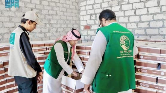الخليج اليوم .. مركز الملك سلمان للإغاثة يواصل توزيع سلاله الغذائية حول العالم