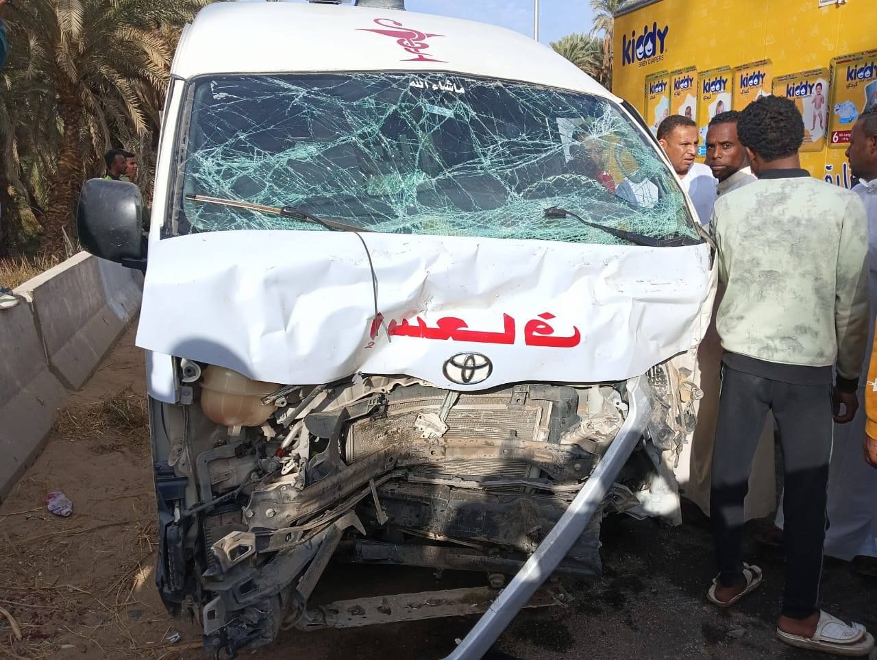 إصابة 22 شخصا فى حادث تصادم سيارتين على الطريق الزراعى بأسوان.. صور