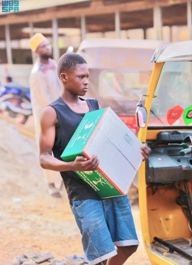 الخليج اليوم .. مركز الملك سلمان للإغاثة يواصل توزيع سلاله الغذائية حول العالم