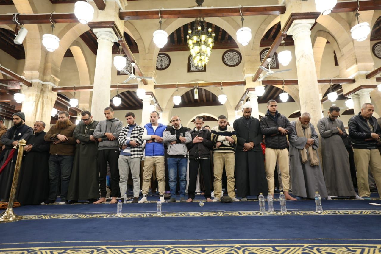 الجامع الأزهر يقيم التراويح بحضور آلاف المصلين فى الليلة السادسة من رمضان