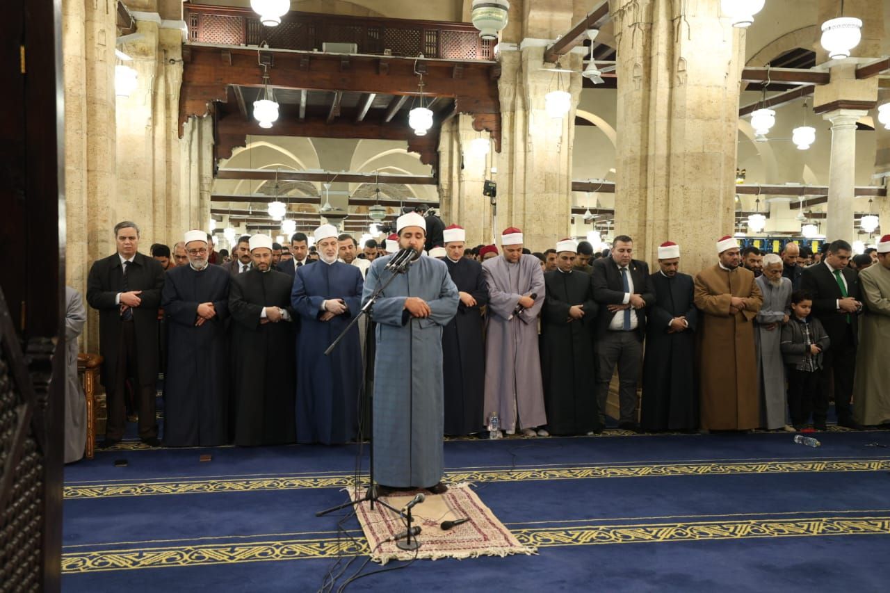 الجامع الأزهر يقيم التراويح بحضور آلاف المصلين فى الليلة السادسة من رمضان
