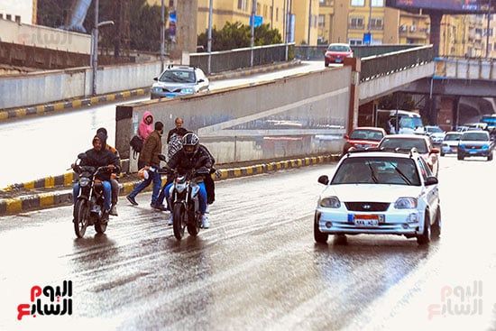 سقوط أمطار على عدة مناطق بالجيزة