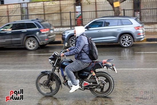 سقوط أمطار على عدة مناطق بالجيزة