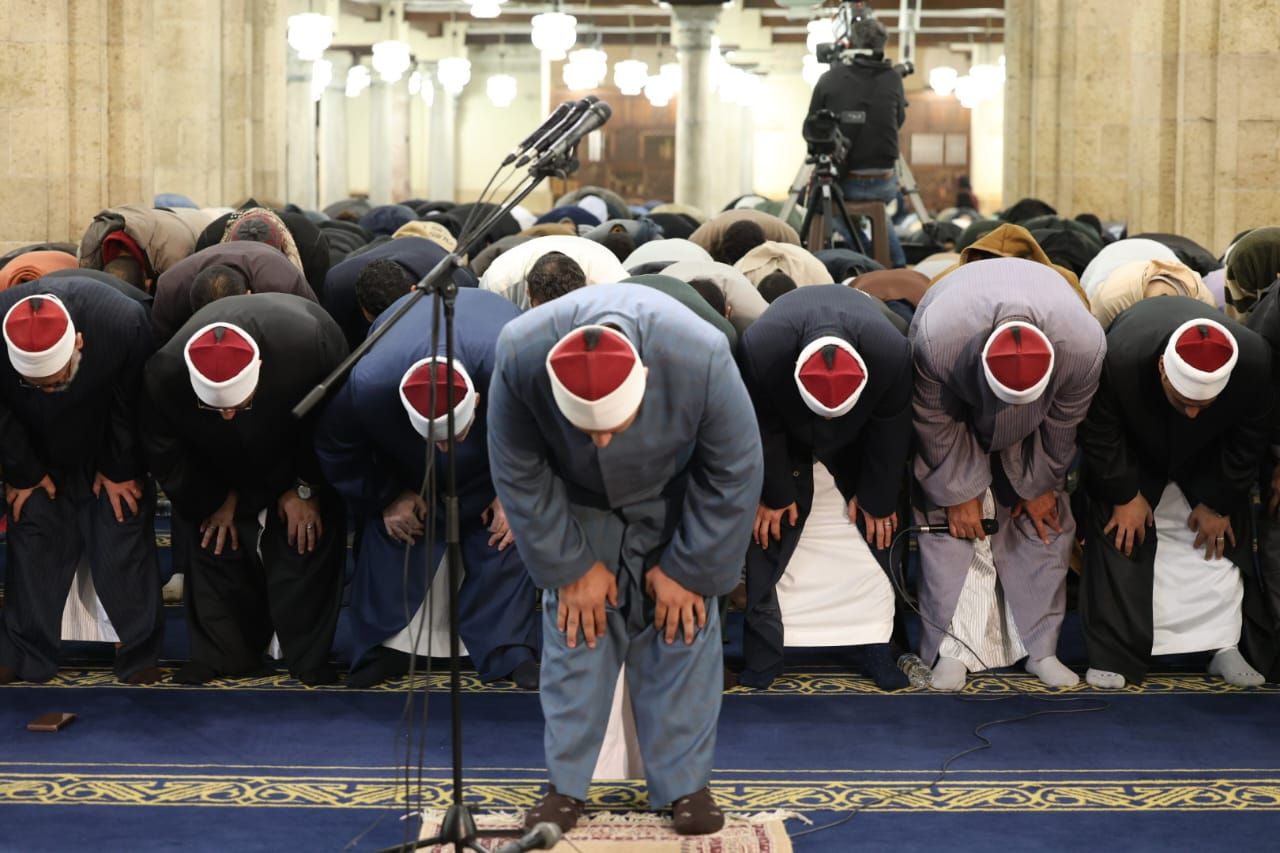 الجامع الأزهر يقيم التراويح بحضور آلاف المصلين فى الليلة السادسة من رمضان