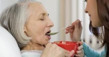 ‫ هل يٌسمح لكبار السن بصيام رمضان ؟..أعرف الاجابة