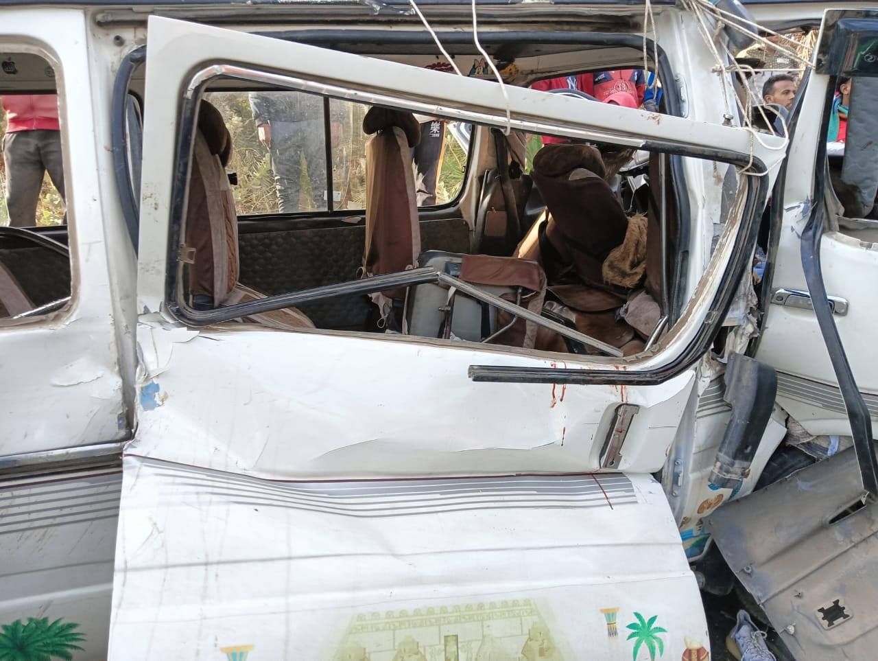 إصابة 22 شخصا فى حادث تصادم سيارتين على الطريق الزراعى بأسوان.. صور