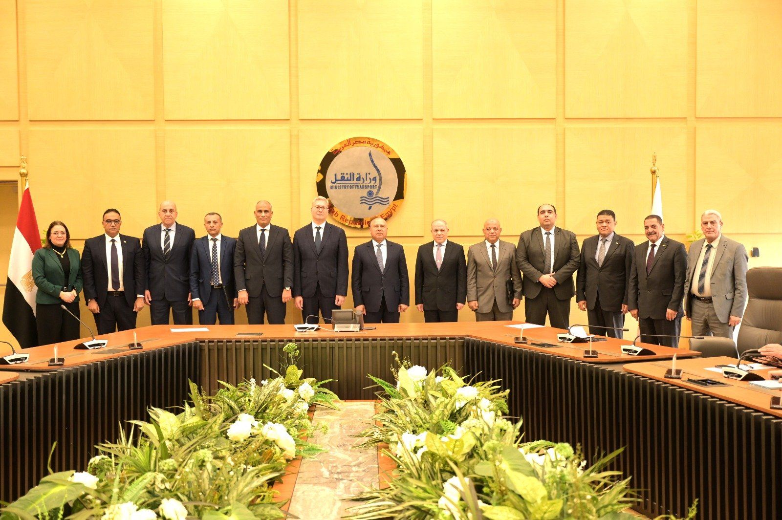 النقل توقع استغلال محطة تسهيلات بحرية وأرضية للصب السائل بميناء الدخيلة