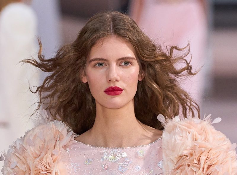 احتفلي بجمالك في يوم المرأة العالمي بصيحات مكياج ساحرة موضة 2025