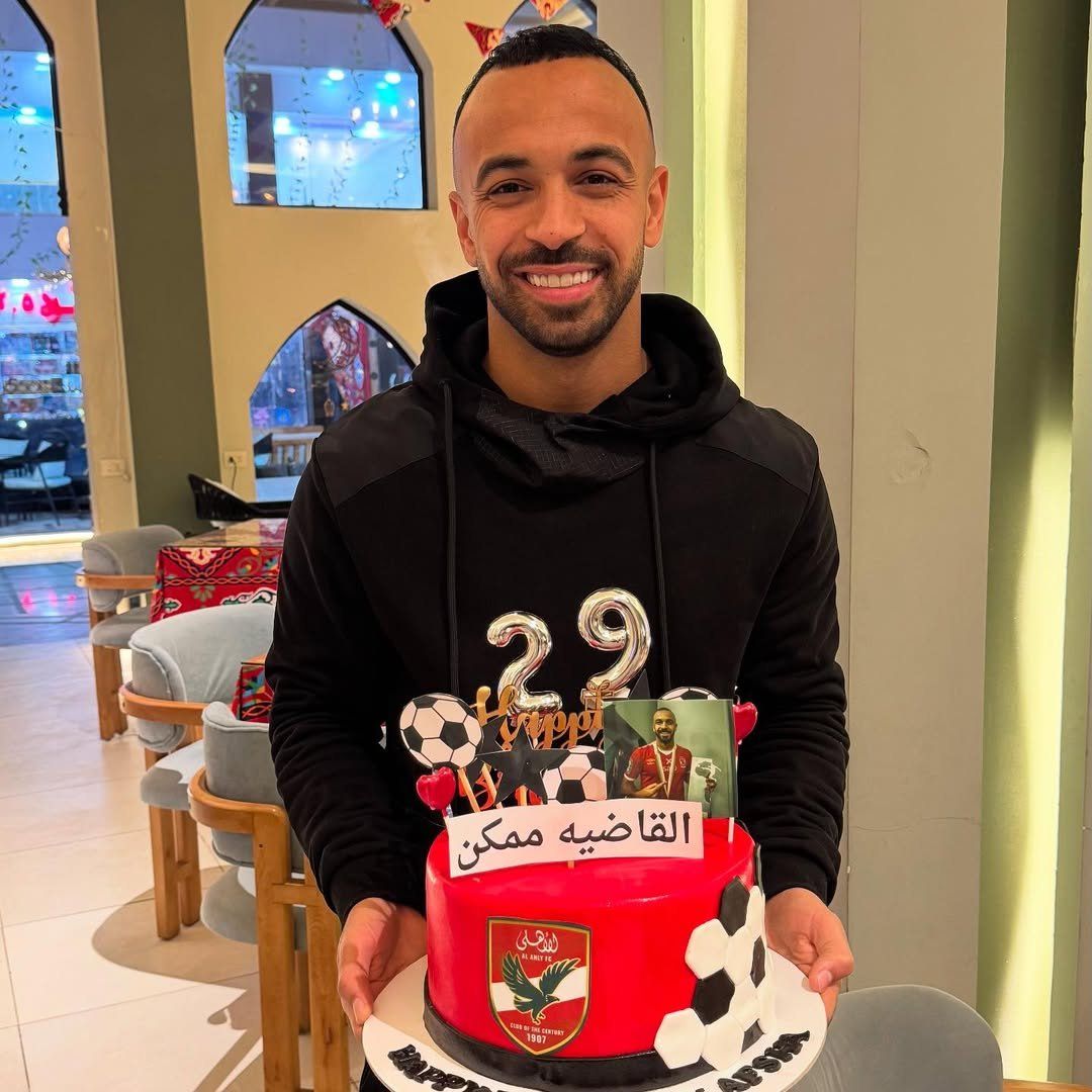 أفشة يحتفل بعيد ميلاده بتورتة "القاضية ممكن": سنة جديدة فى ستر وصحة ونجاحات