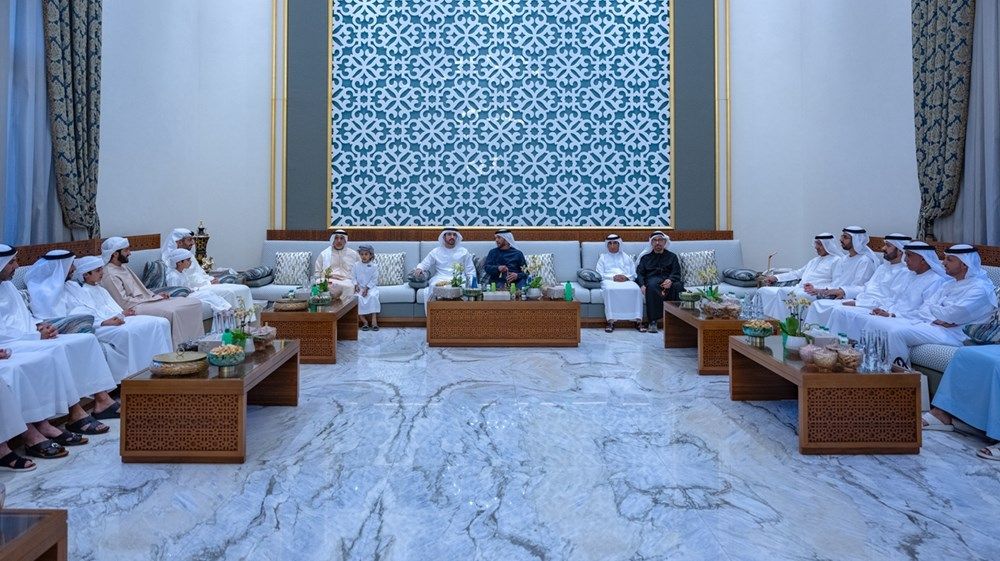 حمدان بن محمد يزور سرور بن محمد ويتبادلان التهاني بمناسبة شهر رمضان المبارك