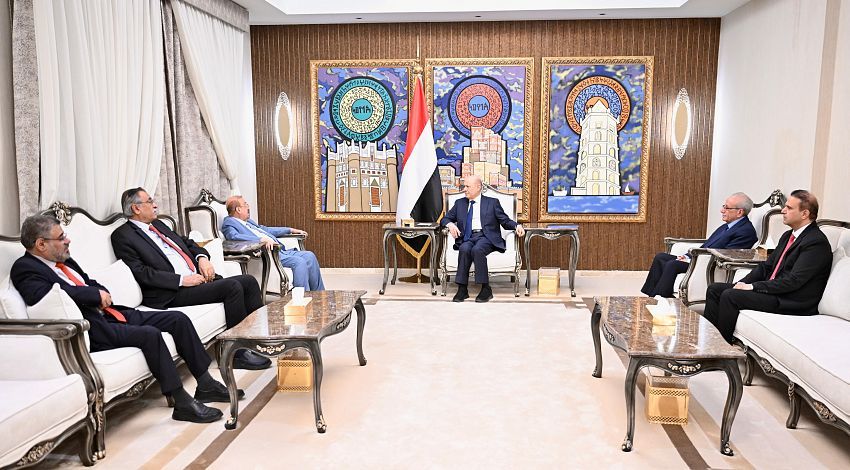 عاجل : الرئيس العليمي يجتمع بكبار قيادات الدولة في المملكة العربية السعودية ومصادر تكشف عن تطورات كبيرة خلال الساعات القادمة