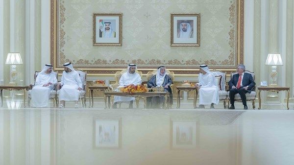 حاكم الشارقة يتقبل تهاني ولي عهد رأس الخيمة والمهنئين بمناسبة شهر رمضان