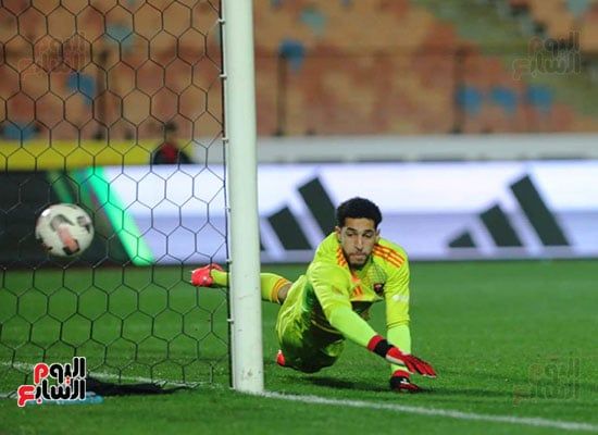75 دقيقة..الأهلي يدفع بـ عمر كمال ومحمد عبد الله أمام الطلائع (1-0).. صور