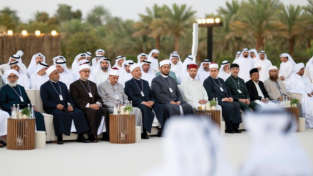 هزاع بن زايد يستقبل المهنئين بشهر رمضان المبارك