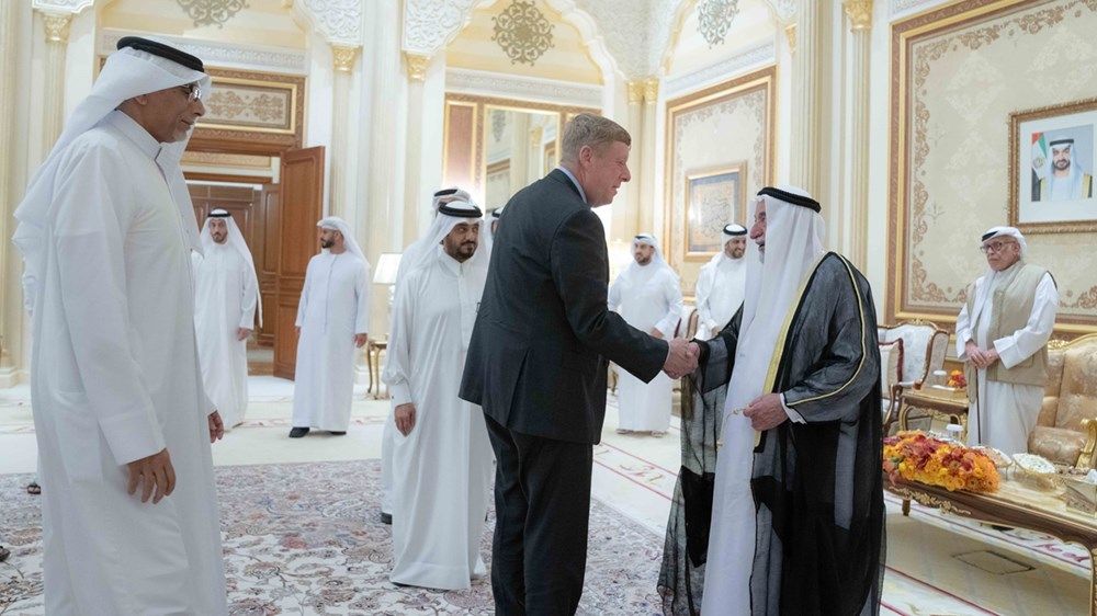 حاكم الشارقة يتقبل تهاني ولي عهد رأس الخيمة والمهنئين بمناسبة شهر رمضان