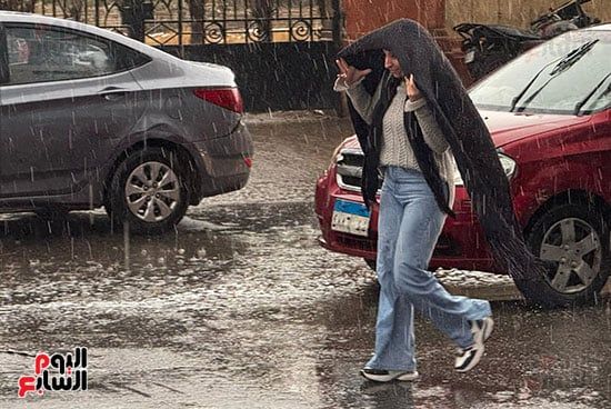 الأرصاد تحذر: فرص سقوط الأمطار مستمرة لساعات مقبلة وتساقط الثلج على القاهرة