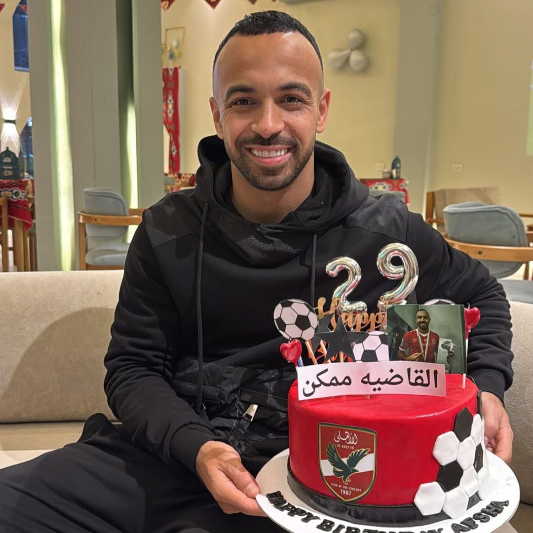 أفشة يحتفل بعيد ميلاده بتورتة "القاضية ممكن": سنة جديدة فى ستر وصحة ونجاحات