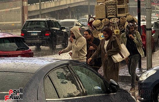 الأرصاد تحذر: فرص سقوط الأمطار مستمرة لساعات مقبلة وتساقط الثلج على القاهرة