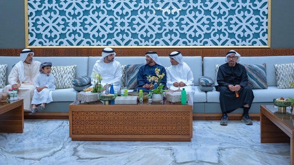 حمدان بن محمد يزور سرور بن محمد ويتبادلان التهاني بمناسبة شهر رمضان المبارك