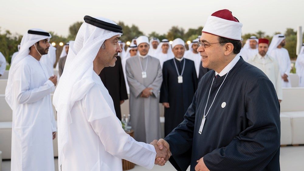 هزاع بن زايد يستقبل المهنئين بشهر رمضان المبارك