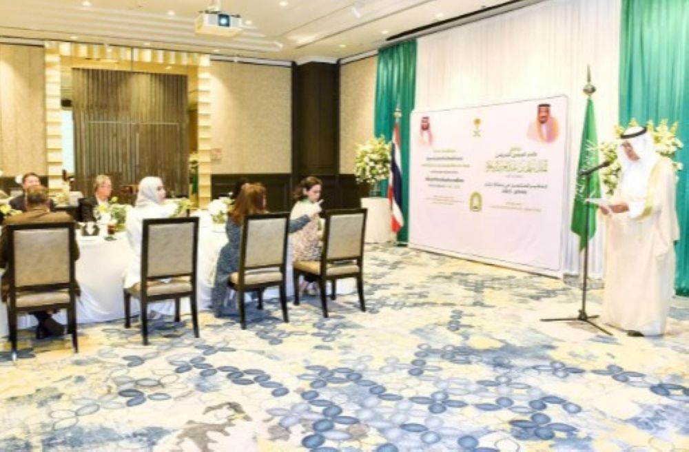 تنفيذ برنامجي خادم الحرمين لتوزيع التمور والتفطير في عدد من الدول