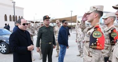 الرئيس السيسي يتفقد الأكاديمية العسكرية المصرية ويؤدى صلاة الجمعة مع أبنائه الطلاب