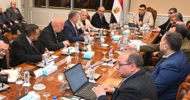 وزير الإسكان يوجه بسرعة إنجاز مشروعات المياه والصرف بمبادرة حياة كريمة