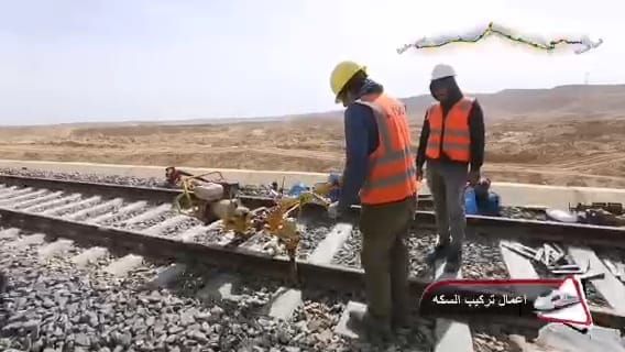 تقدم أعمال تنفيذ الخط الأول من القطار الكهربائي السريع العين السخنة-العلمين.. صور