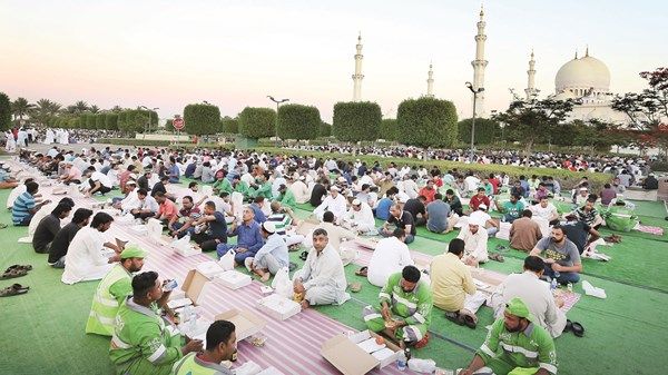 رمضان.. شهر البذل والعطاء والتسابق في الخيرات