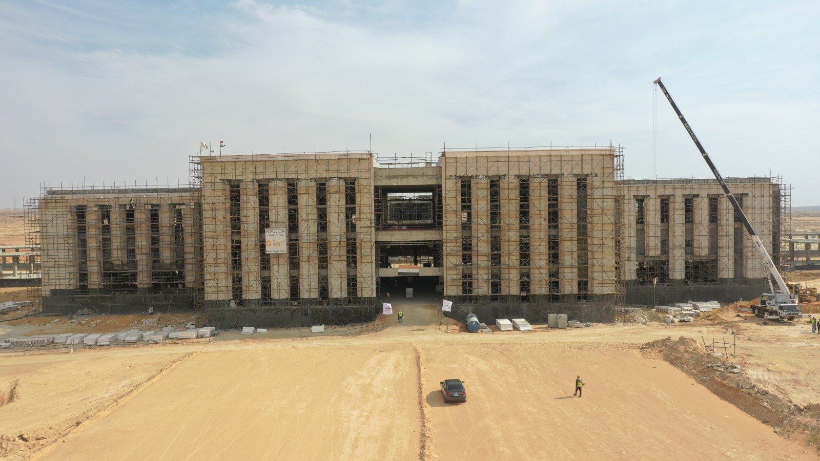 تقدم أعمال تنفيذ الخط الأول من القطار الكهربائي السريع العين السخنة-العلمين.. صور