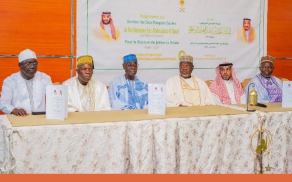 تنفيذ برنامجي خادم الحرمين لتوزيع التمور والتفطير في عدد من الدول