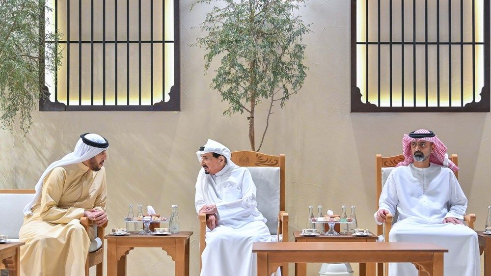 حاكم عجمان وولي عهده يتقبلان تهاني ولي عهد رأس الخيمة ونائب حاكم أم القيوين بشهر رمضان