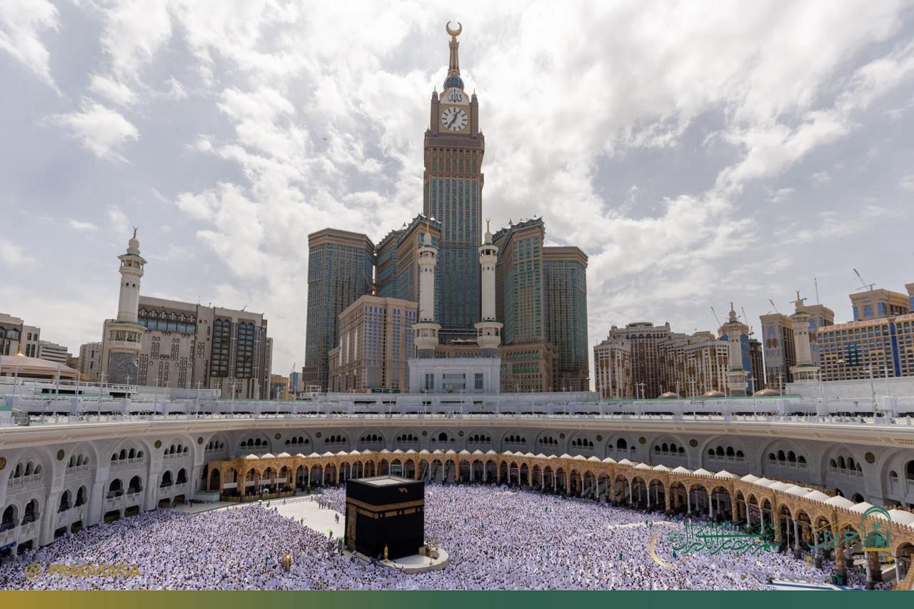 السديس يعلن نجاح خطة الرئاسة التشغيلية لأول صلاة جمعة من شهر رمضان.. صور