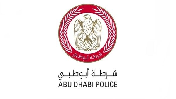 شرطة أبوظبي تنشر فيديو توعوياً لحادث بسبب التوقف في وسط الطريق