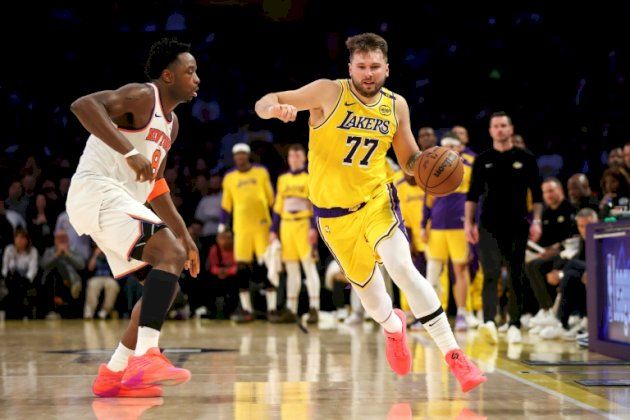 دوري "ان بي ايه": 40 نقطة لكوري في سلة بروكلين نتس وتألق ثنائي ليكرز ليبرون ودونتشيتش