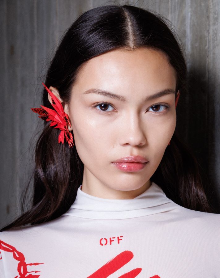 صيحات جمالية ترسم خطوط مكياج خريف وشتاء 2025 من أسبوع الموضة في باريس