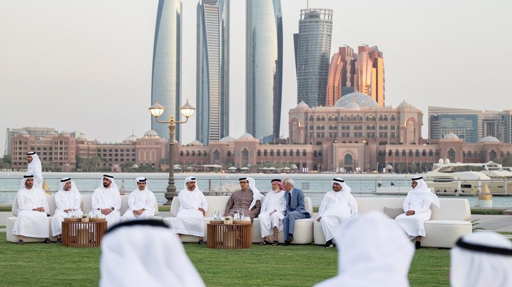 منصور بن زايد يشارك السلك القضائي مأدبة الإفطار الرمضاني