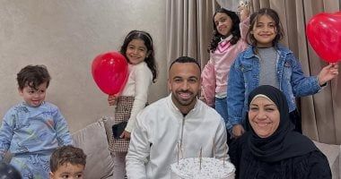 أفشة ينشر صورا من احتفاله بعيد ميلاده وسط أسرته
