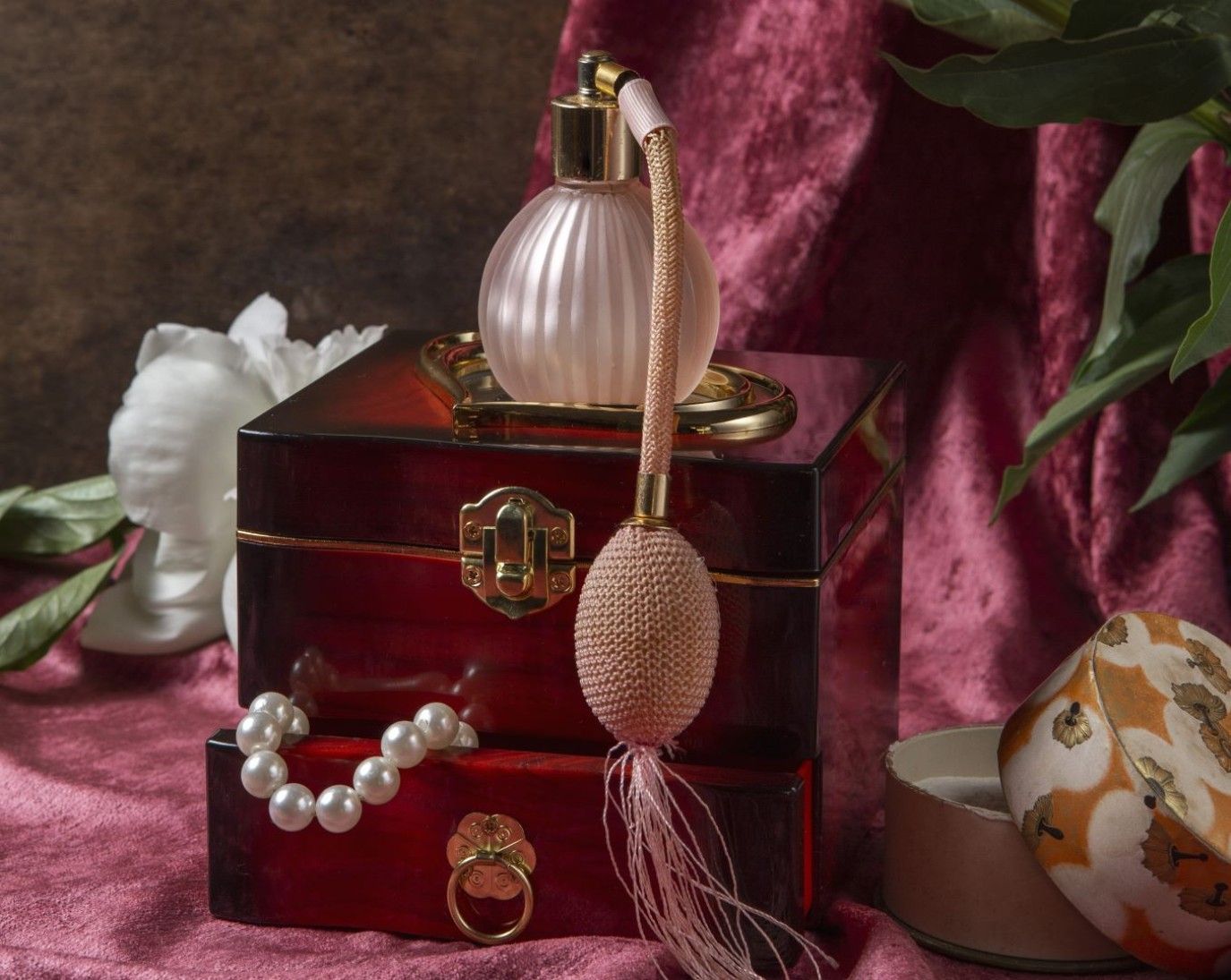 في يوم المرأة العالمي تألقي بعطور راقية صممتها نساء رائدات في المجال