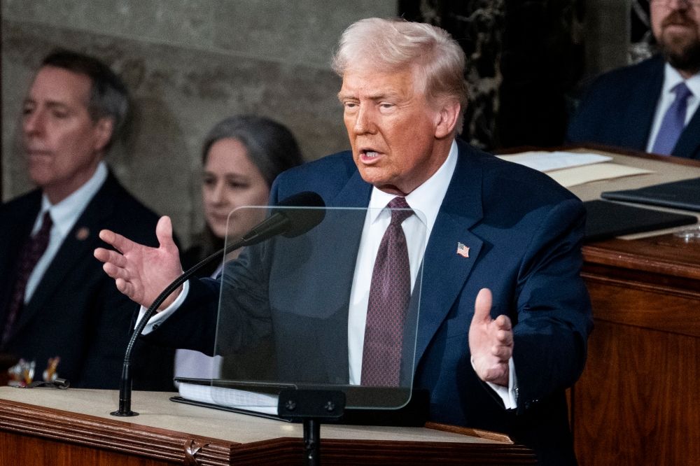 لمدة شهر.. ترامب يصدر أمرًا بتأجيل فرض رسوم جمركية على سلع كندا