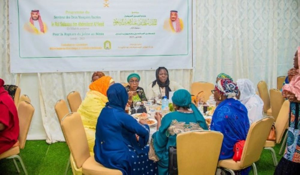 تنفيذ برنامجي خادم الحرمين لتوزيع التمور والتفطير في عدد من الدول