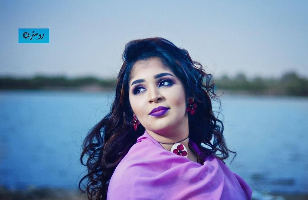 شاهد بالفيديو.. حسناء الإعلام السوداني تغريد الخواض: (لقبوني بوزيرة القراية أيام المرحوم “حميدتي” وقمت بحظر الناشط الشهير “الإنصرافي” بسبب غيرة شخص عزيز لأنني أحترم الراجل البكون في حياتي)