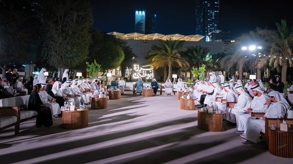 عبدالله بن زايد يلتقي قيادات وموظفي جهات حكومية في «برزة أبوظبي»