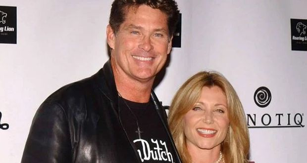 انتحار نجمة Baywatch: “دعونا نعبُر هذا الوقت الصعب”