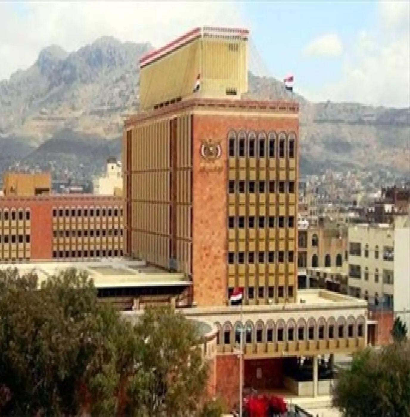 هذه الفئات تستعد للرحيل من صنعاء إلى عدن بعد دخول القرار الأمريكي حيز التنفيد