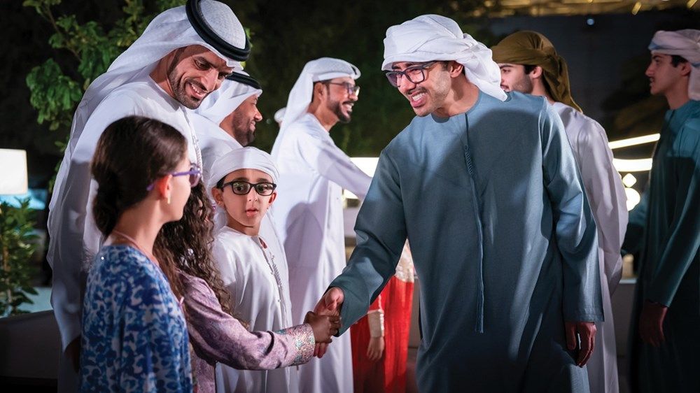 عبدالله بن زايد يلتقي قيادات وموظفي جهات حكومية في «برزة أبوظبي»