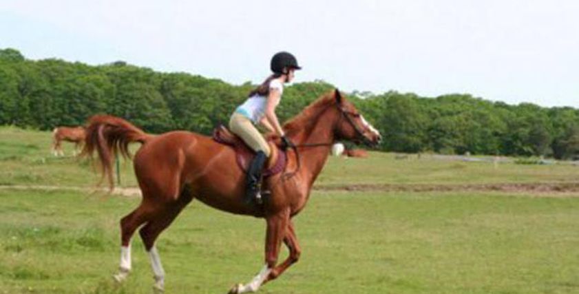 مارستها «آسيا» في مسلسل فهد البطل.. فوائد رياضة ركوب الخيل