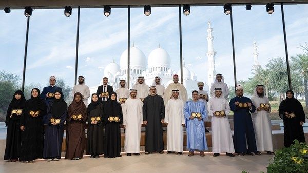 خالد بن محمد بن زايد يكرّم الفائزين بجائزة الإمارات الدولية للقرآن الكريم