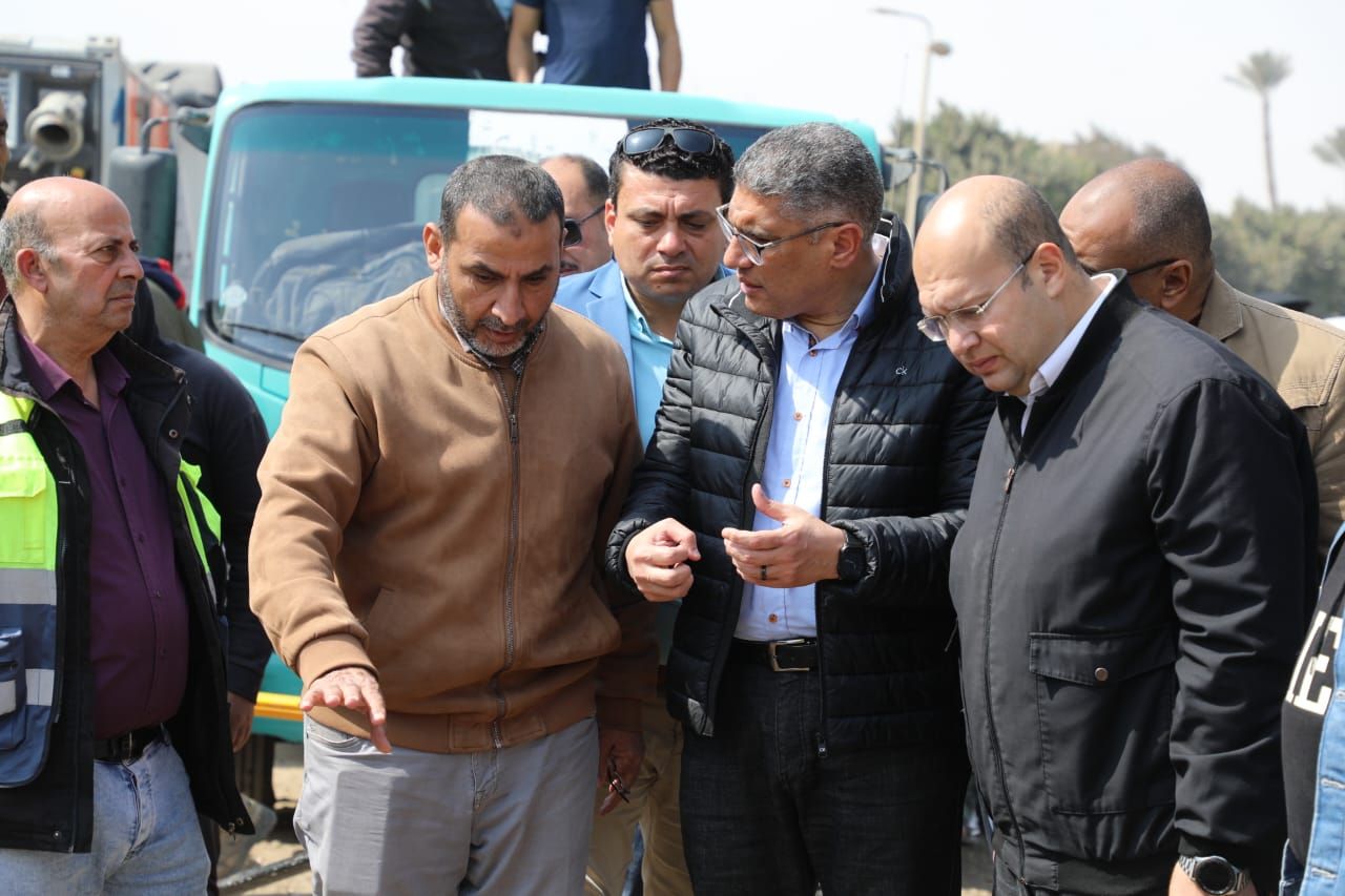 بعد شكوى مواطن فى أبو النمرس.. محافظ الجيزة يوجه بإحلال كامل لشبكات الصرف